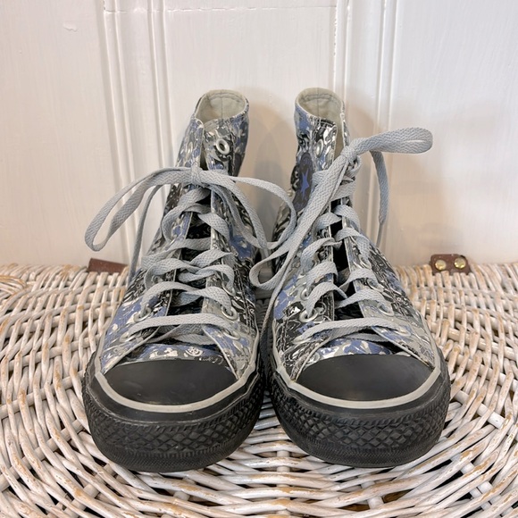 Chuck Taylor & CONVERSE shoes - Picture 2 of 7